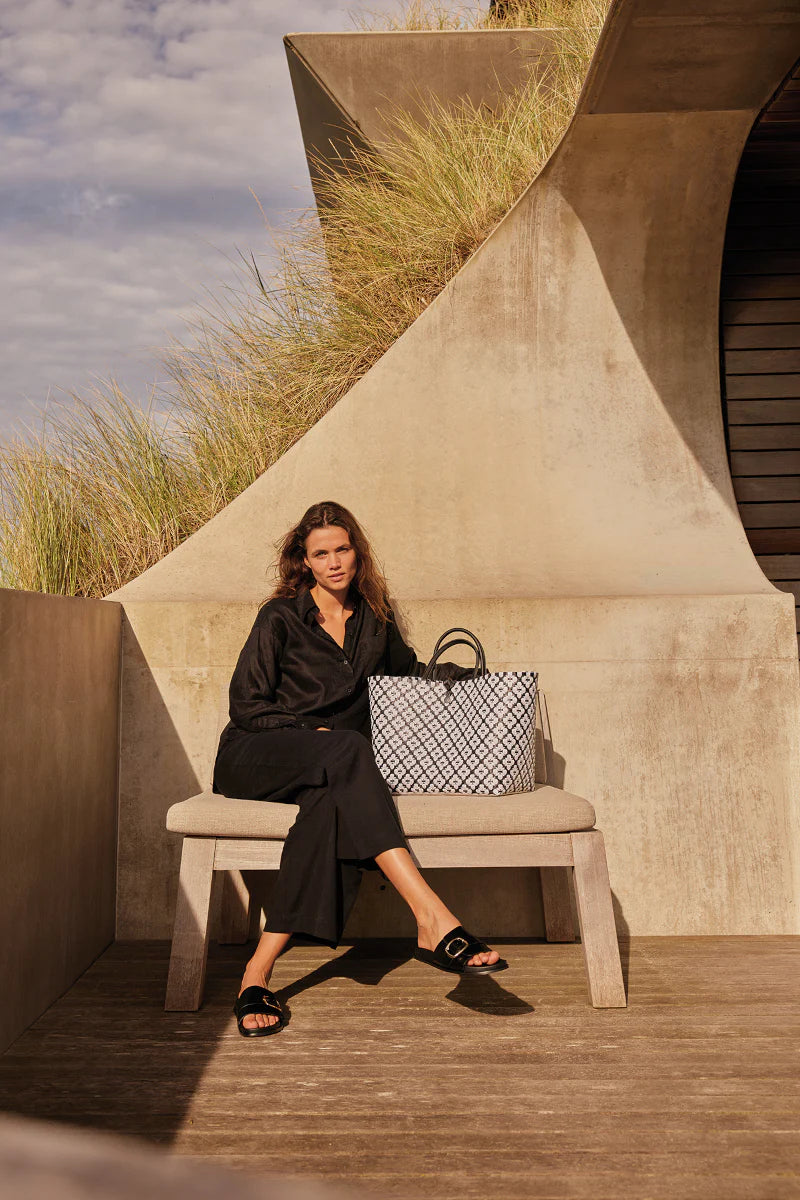 Handed By Motif Bag Shopper L black with white pattern