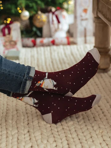 Weihnachtliche Pinguin Männersocken von Wrendale Designs